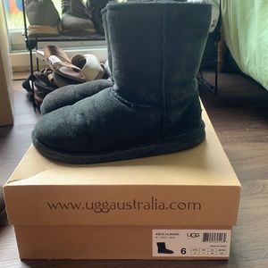 Black Uggs boots